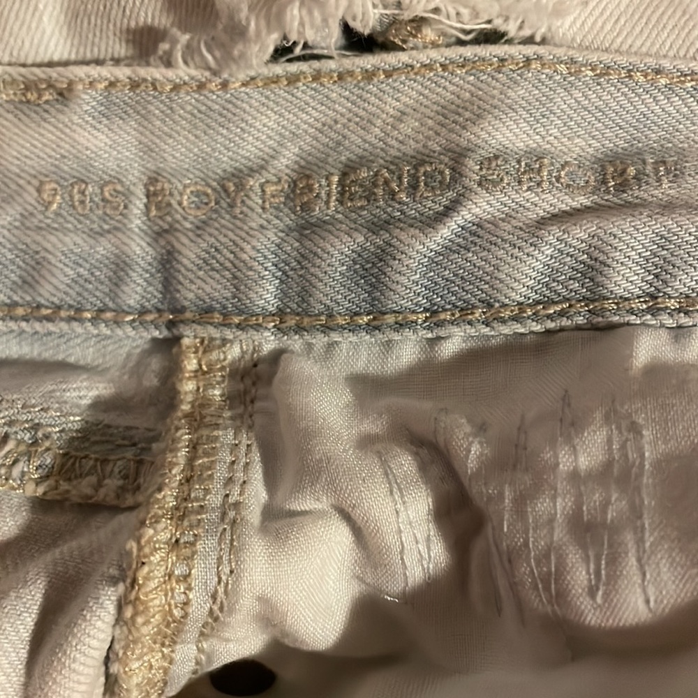 🚫SOLD🚫 AEO 90’s Boyfriend Distressed Shorts - Picture 9 of 17